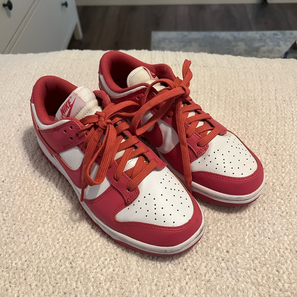 Nike low dunks hot pink